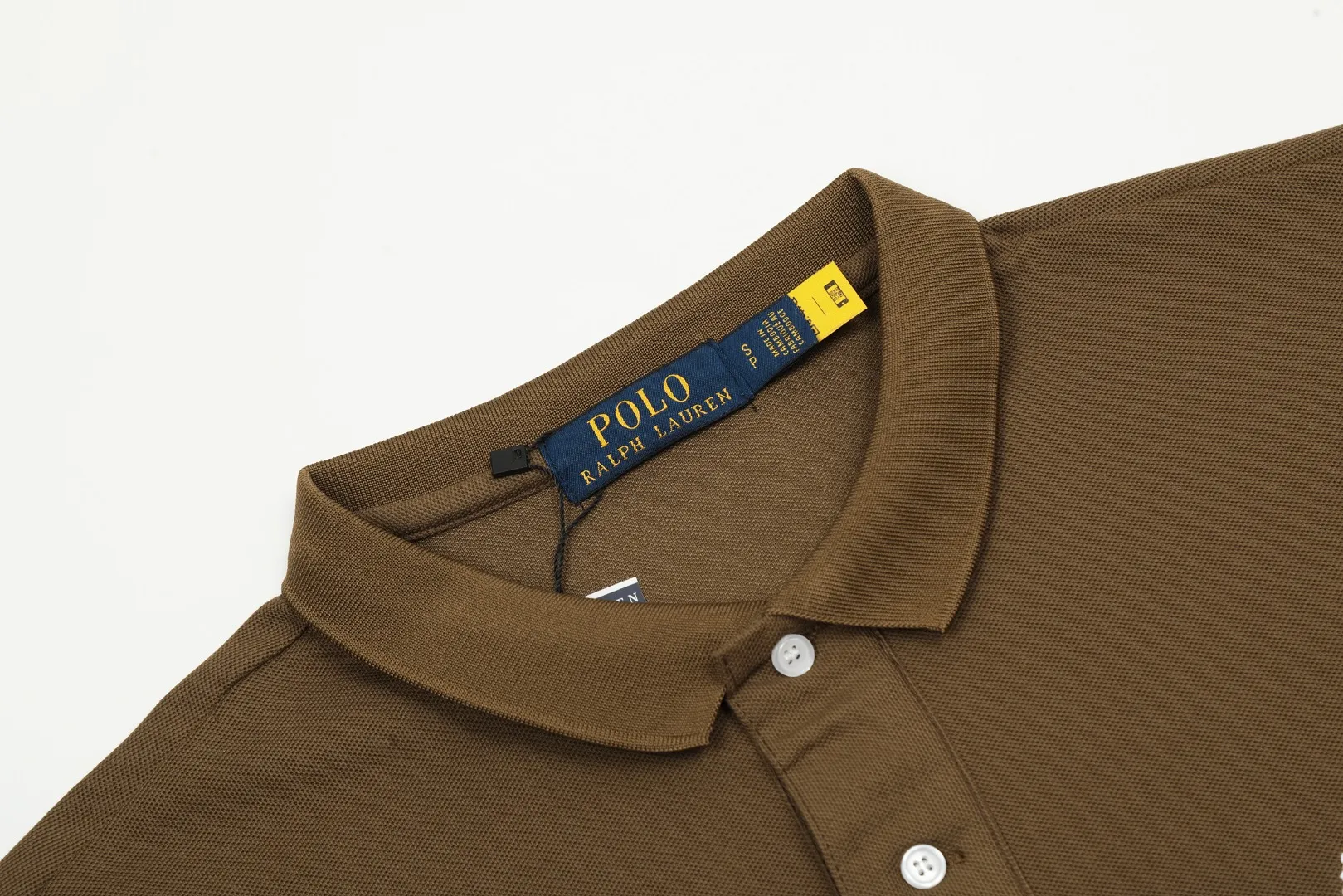 🅿️152 "Top quality" Style number: DS001# (not off the shelves all year round) [Ralph Lauren classic pony embroidered lapel POLO short sleeves] ✅Ralph Lauren Ralph Lauren classic basic versatile POLO short sleeves ✅Main supply platform live broadcast Wholesale entities will be replenished when out of stock Not removed from the shelves ✅ZP quality 1:1 version Scan the code to enter the GF website Z cabinet quality ✅Detailed quality The only one in Guangzhou Imported pique fabrics Mainly high-end, cost-effective and good quality. Needless to say, the version is restored to the original version. The maximum size can be worn up to 210 pounds. Loose, comfortable and stress-free. ✅Wear for work and life. Suitable for various occasions. A must-have recommendation for couples. Size: